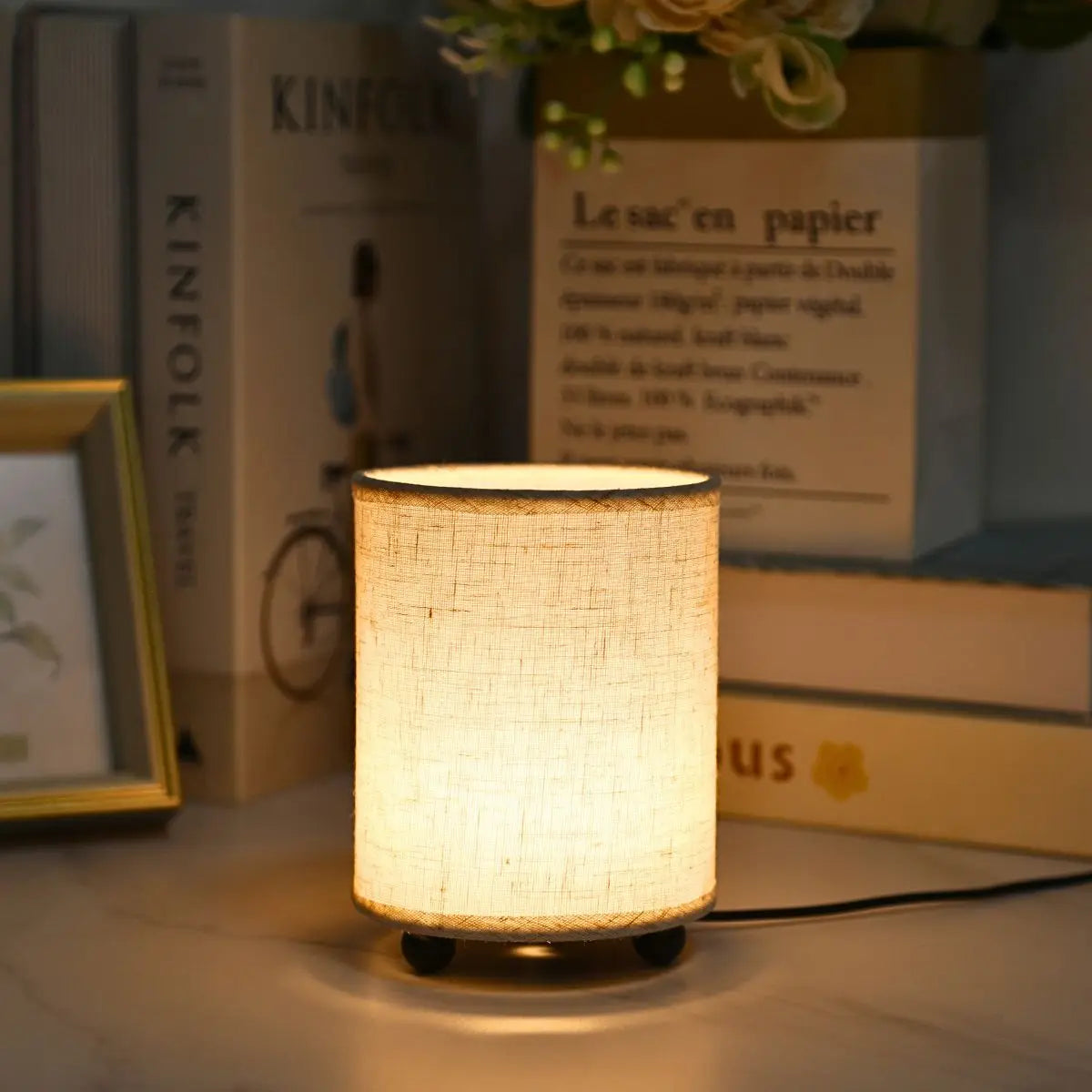 Luminária de Mesa Minimalista Premium em Tecido com USB