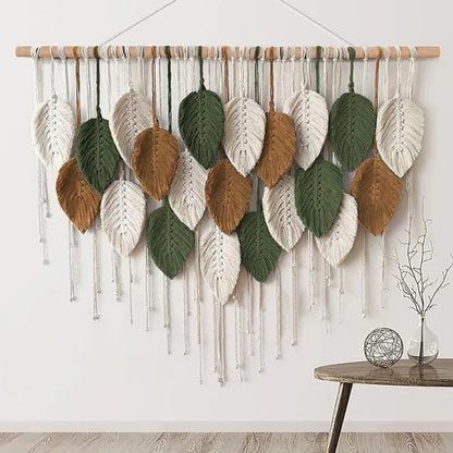 Tapeçaria Macramê Boho Premium — Folhas e Penas para Decoração