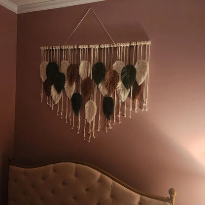 Tapeçaria Macramê Boho Premium — Folhas e Penas para Decoração