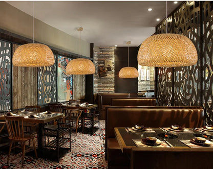 Luminária Pendente Premium em Bambu e Rattan Trançada à Mão