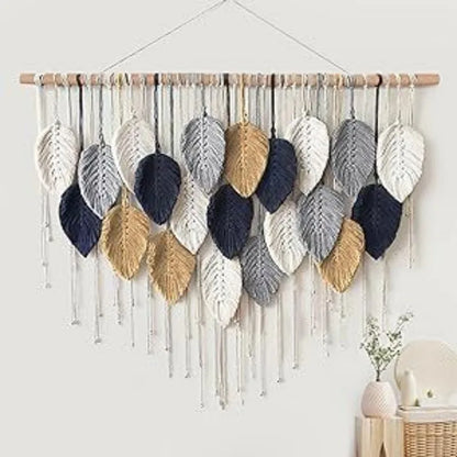 Tapeçaria Macramê Boho Premium — Folhas e Penas para Decoração
