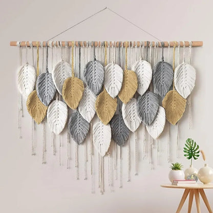 Tapeçaria Macramê Boho Premium — Folhas e Penas para Decoração
