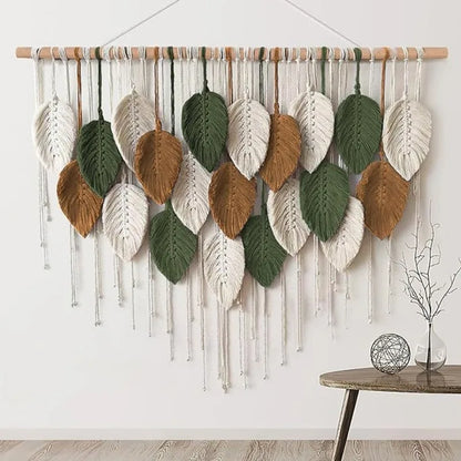 Tapeçaria Macramê Boho Premium — Folhas e Penas para Decoração